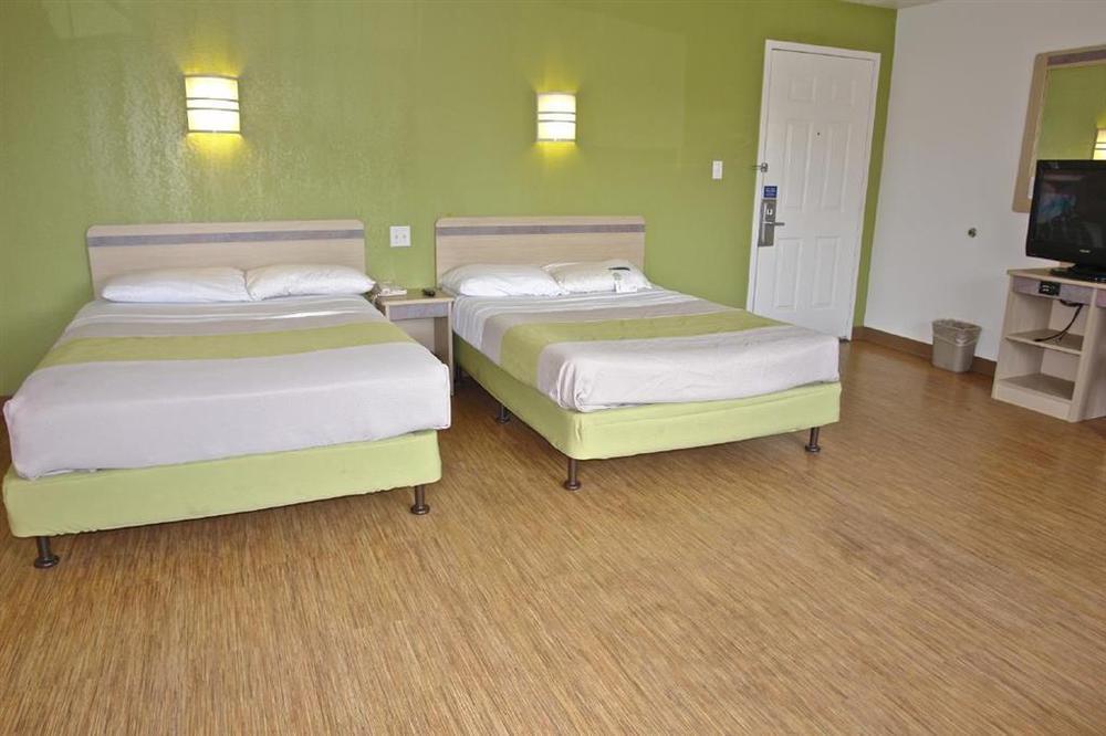 Motel 6 Milwaukee West - Brookfield Habitación foto